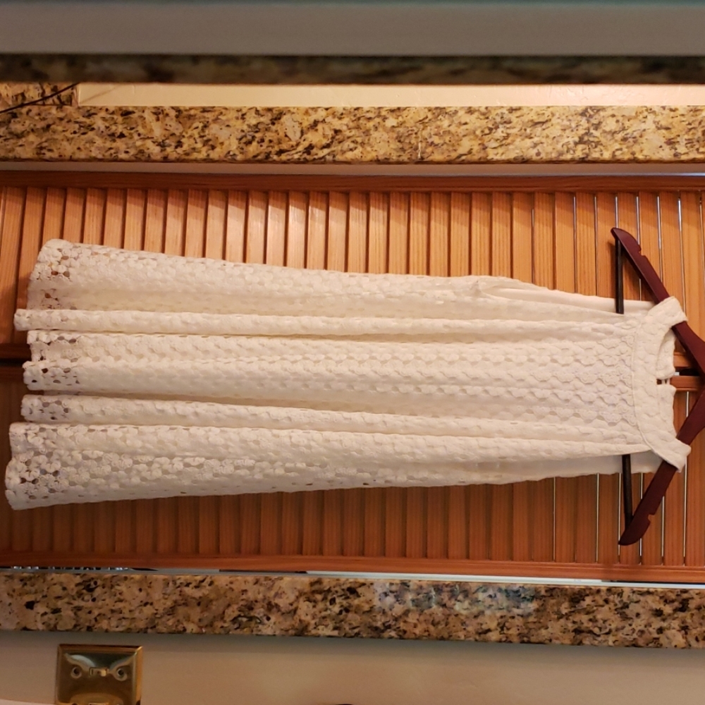 White Sleevless Spring/Summer Dress